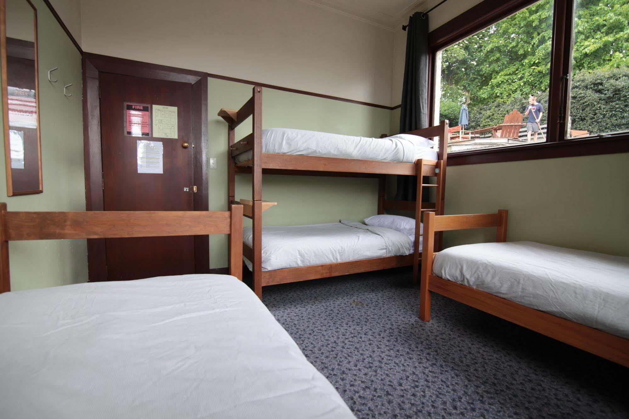 Manor House Backpackers Hostel Dunedin Exterior photo